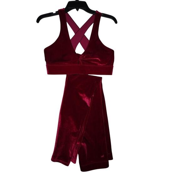 Fabletics Velvet Leggings & Bra Set – Size M – Burgundy Red Crushed Velvet – - Picture 2 of 9